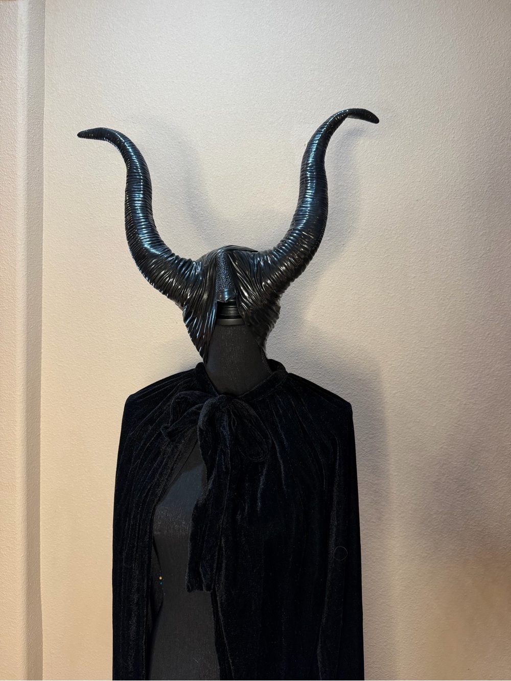 Maleficient costume. — unisex- includes amazing headpiece and cloak. OS
